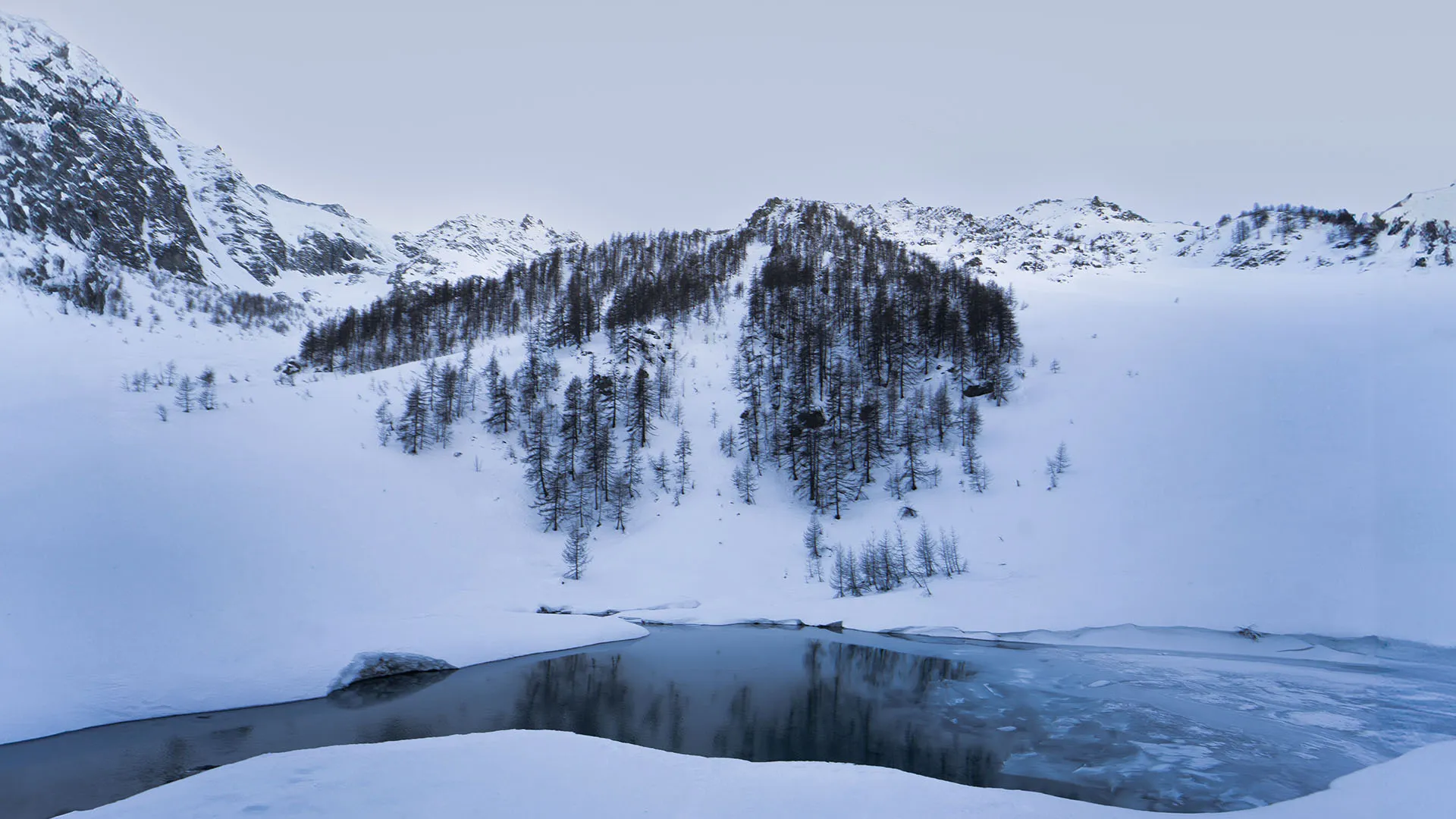 Photographie du lac de la douche par Joannie Angileri du Studio Naica